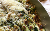 Crumble courgette, pesto et parmesan