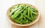 "Une salade pleine de fraîcheur" : Laurent Mariotte partage sa recette estivale à base de pois mange tout, un légume vert qui change !