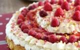 Tarte aux framboises (chantilly au géranium, crème pâtissière à la confiture de lait)