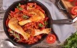 Connaissez-vous le sudadito de pollo ? Le chef Juan Arbelaez partage ce plat typique colombien à base de poulet, de tomates et de pommes de terre