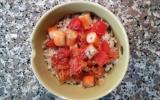 Domburi de tomates, carottes et surimi