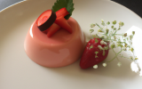 Mousse aux fraises dans sa corolle