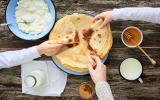 Cette recette gourmande de crêpes à la frangipane est le compromis parfait entre l’Épiphanie et la Chandeleur