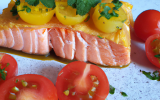 Pavé de saumon au curcuma et tomates provençales