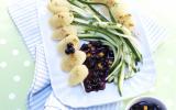 Brochettes de gnocchis  sur spaghetti de courgettes avec sauce myrtille