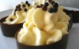 Mousse à la banane dans sa coque en chocolat