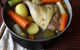 Pot au feu de chapon aux légumes oubliés