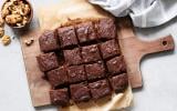 Pas fan de la bûche ? Testez cette recette express de brownie de Noël aux petits sablés !