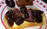 Tartine de chutney de pruneaux d'Agen et magret de canard IGP