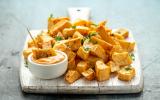 Cette recette de chef vous livre le secret pour faire de bonnes patatas bravas avec leur sauce secrète !