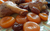 Cuisses de poulet au miel, marrons et abricots secs