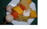 Brochettes de fruits exotiques