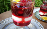 Verrine de fromage frais, compotée de fruits rouges au miel et citron vert