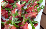 Roulés de carpaccio, roquette et parmesan