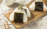 Comment faire de délicieux onigiri ? Ce snack japonais à base de riz très facile à préparer est parfait pour une petite faim !