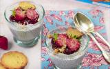 Porridge graines de chia aux fraises