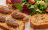 Tartines de boudin de Paris et salade croquante aux herbes