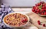 "Pour moi le meilleur clafoutis, c'est à la cerise, c'est ce qui déclenche l'été et les beaux jours” : Cyril Lignac met du soleil dans notre assiette avec cette recette gourmande !