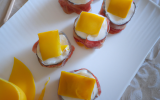 Sushi chèvre frais ail noix et mangue