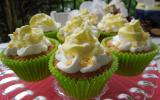 Cupcakes aux pommes et cerneaux de noix avec son topping crème chantilly arôme de pomme