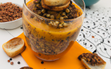 Verrine de lentilles à la fourme d'Ambert, fricassée de dinde et croutons de pain d'épices