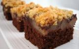 Carrés moelleux choco-poires-ganache, crumble aux amandes