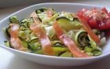 Salade de tagliatelles, saumon et courgettes