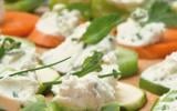 Canapés de légumes au fromage frais et aux herbes