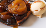 Tarte tatin de pêches rôties et son sorbet au chocolat au lait