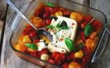 Connaissez-vous la Feta Psiti, cette délicieuse feta rôtie au four avec ses légumes confits ?