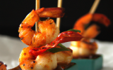 Mini-brochettes de crevettes au piment