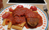 Polpettone et pennes à la sauce tomate