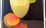 Smoothie kiwi-abricot-pêche jaune