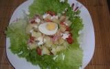 Salade au bacon et sauce au fromage blanc