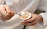 Est-ce bon de manger des yaourts protéinés au quotidien ? Ce médecin du sport répond
