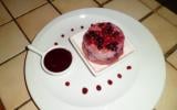 Cottage-cheese aux fruits rouges et son coulis sur un biscuit galet breton