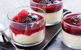 Pour venir agrémenter faisselles, panna cotta ou yaourts, François-Régis Gaudry dévoile la recette d’un coulis de framboises express et sans cuisson