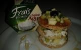 Toasts de St Agur façon mille-feuilles de tartare courgettes et olives noires