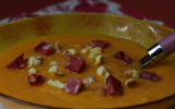 Soupe de potiron et lentilles corail, châtaignes et noix de jambon