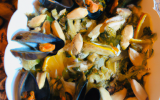 Salade de la mer : amandes, ail, surimis et moules 