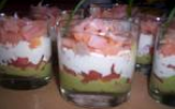 Verre'in tartare de tomates mousse d'avocat et crevettes