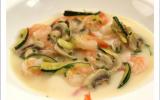 Nage de crevettes, courgettes et champignons au gingembre