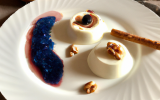 Panna cotta au gorgonzola et compotée de poires au noix