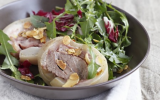 Salade de tête de veau tiède aux pissenlits et amandes grillées