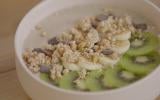 Smoothie bowl, banane kiwi et Muesli au chocolat