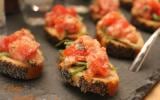 Crostinis aux tomates et pesto