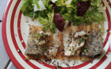 Filets de rouget à la tapenade et tuiles de parmesan accompagnés d'un mesclun