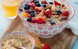 Porridge aux fruits frais et fruits secs