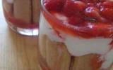 Verrine façon charlotte aux fraises