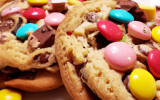 Cookies aux Smarties et Kit Kat